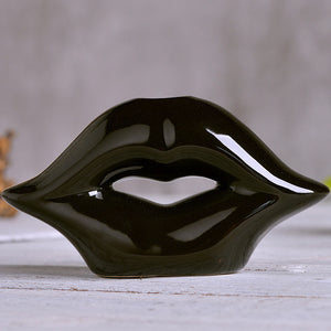 Handmade Lip ceramic vase - Luxitt