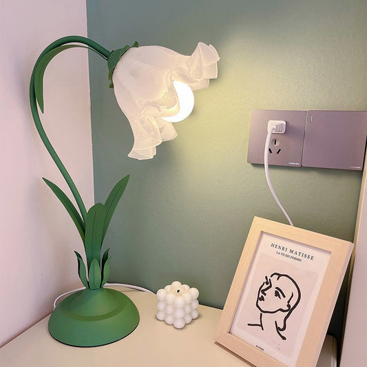 Minimalist Creative Bedside Flower Lamp - Luxitt