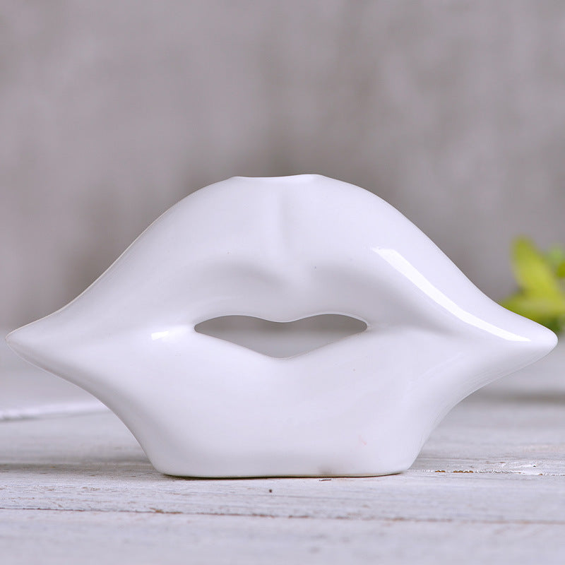 Handmade Lip ceramic vase - Luxitt