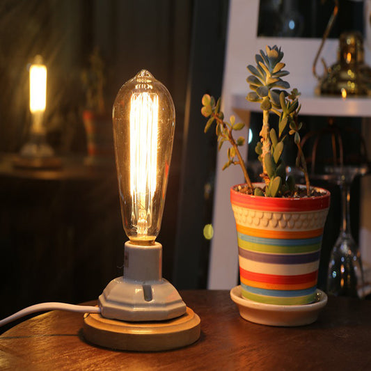 Ceramic Table Lamp with a Retro Touch - Luxitt