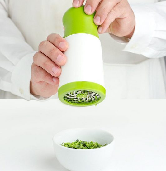 Herb Grinder and Spice Mill for Efficient Parsley Shredding and Chopping - Luxitt
