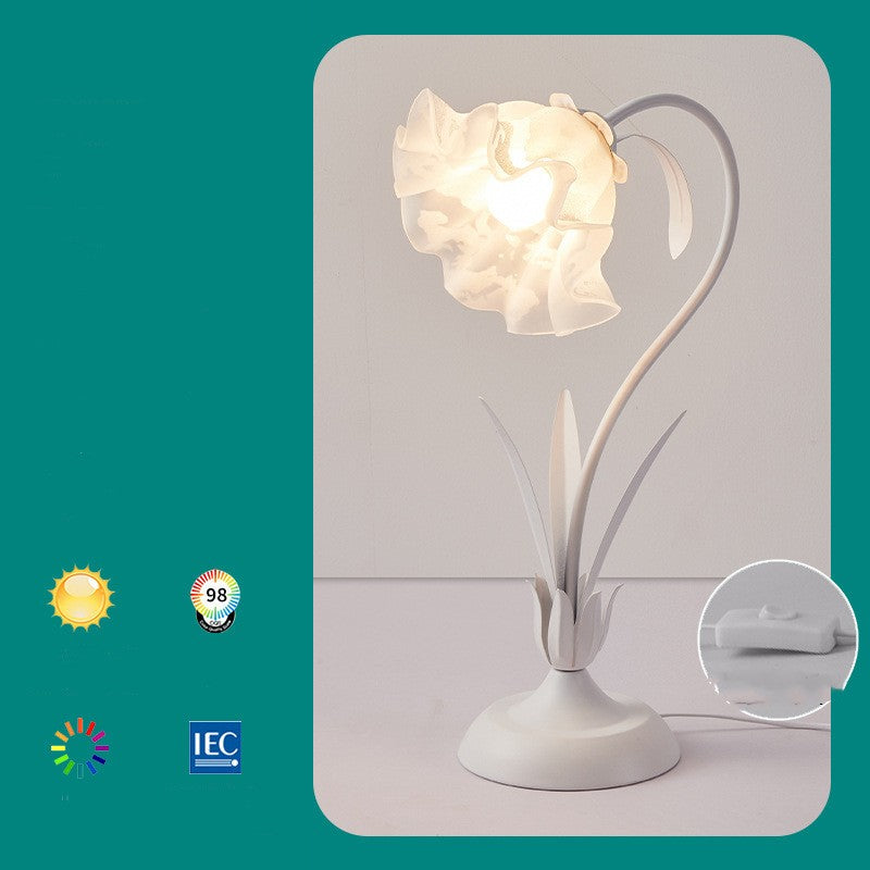 Minimalist Creative Bedside Flower Lamp - Luxitt